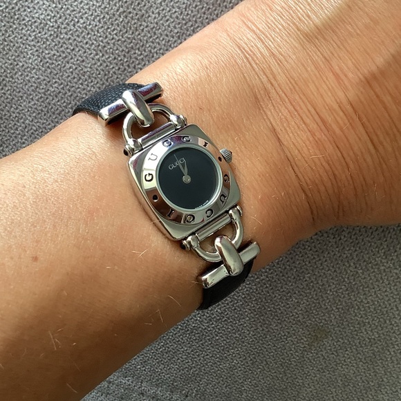 Beautiful GUCCI ladies watch 🌹🌹🌹 - Picture 4 of 12